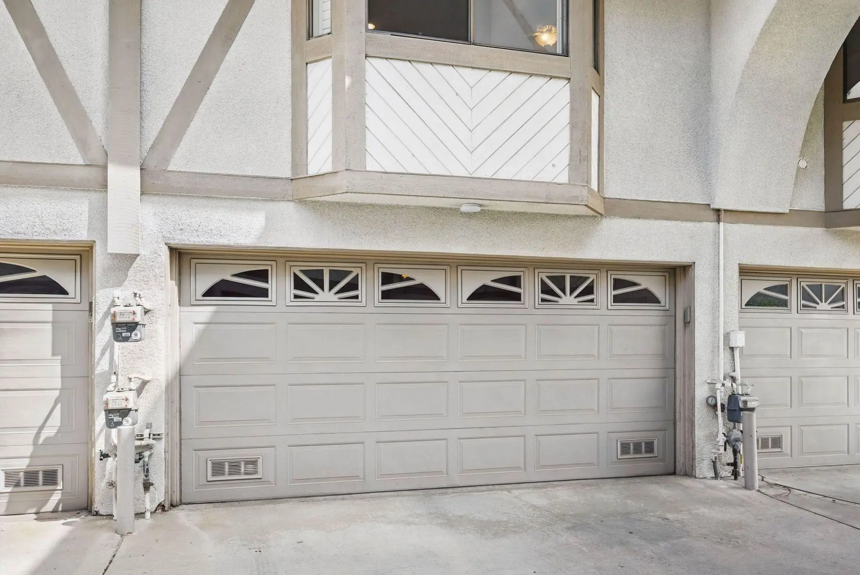modern home garage door repair Sacramento clean driveway