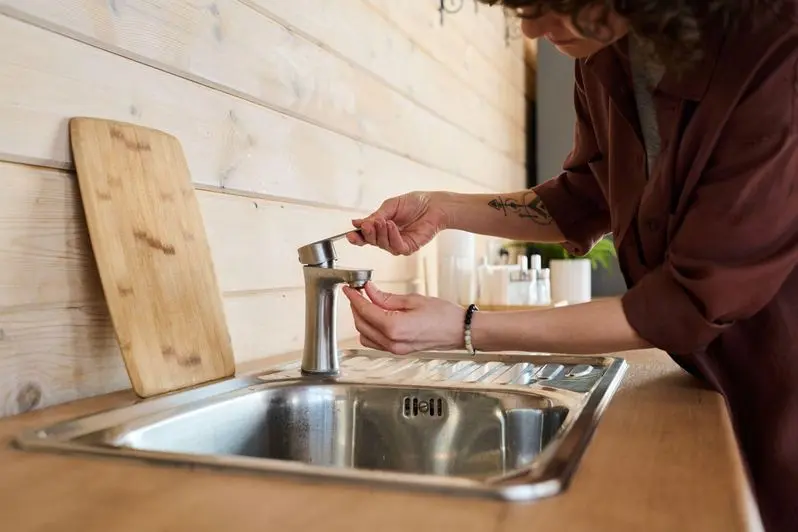 Kitchen faucet that keeps sputtering