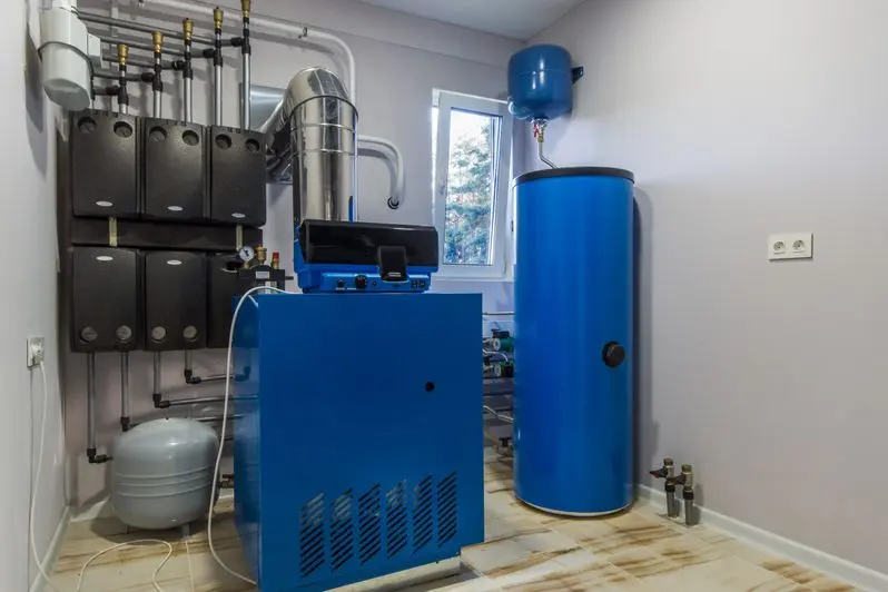 Heating system with hot water thermal storage tank