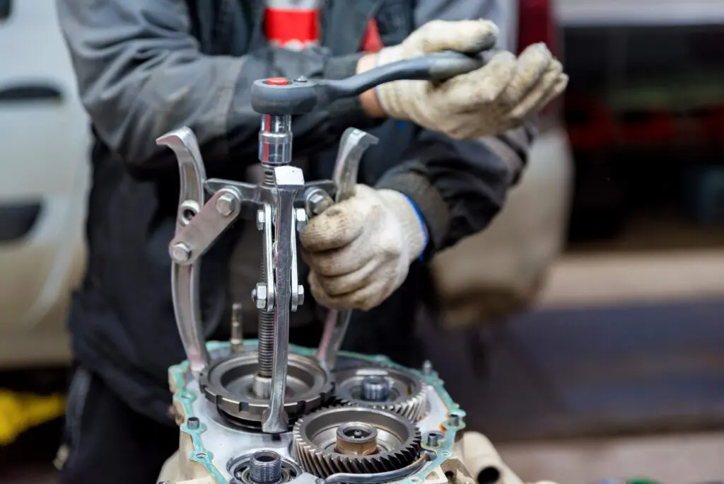 Opening of car automatic transmission by mechanic