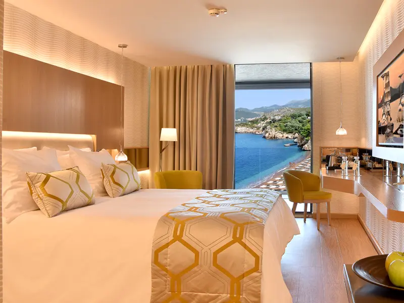 Maestral Resort & Casino