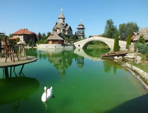 Etno selo Stanišići, Hotel Pirg, Hotel Ras