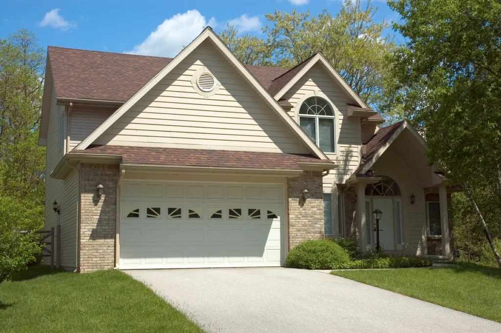 residential sturdy roof with brown shingles