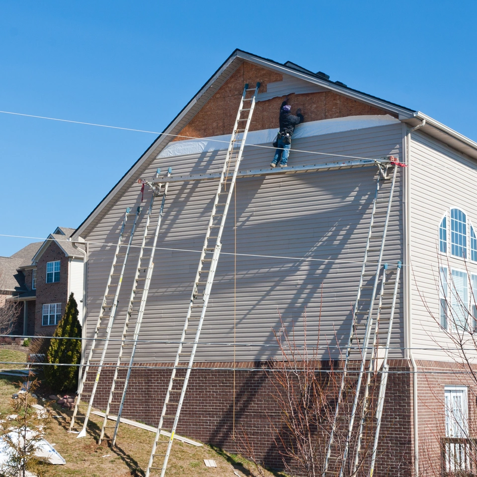 siding replacement on large house by professional team