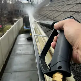 Gutter Cleaning Oakland County, MI