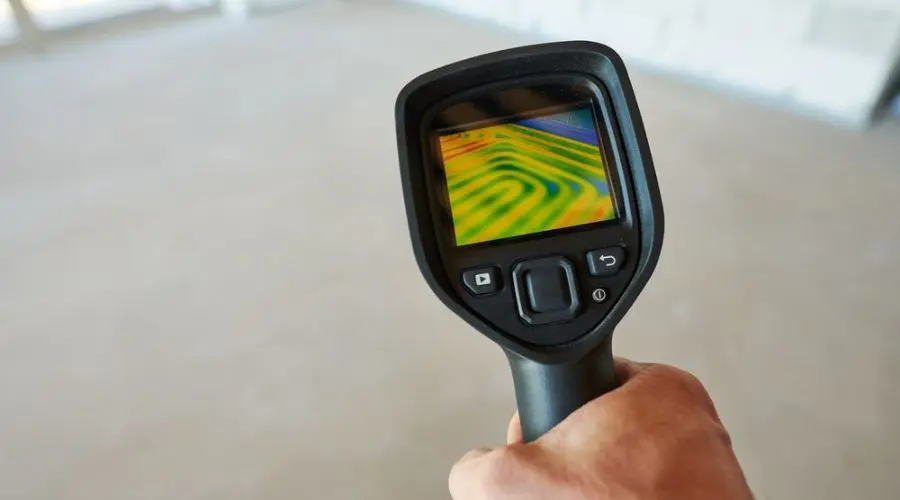 Thermal imaging camera displays temperature patterns on concrete floor for Quahog Plumbing's inspection services.