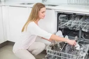 loading-a-dishwasher_480