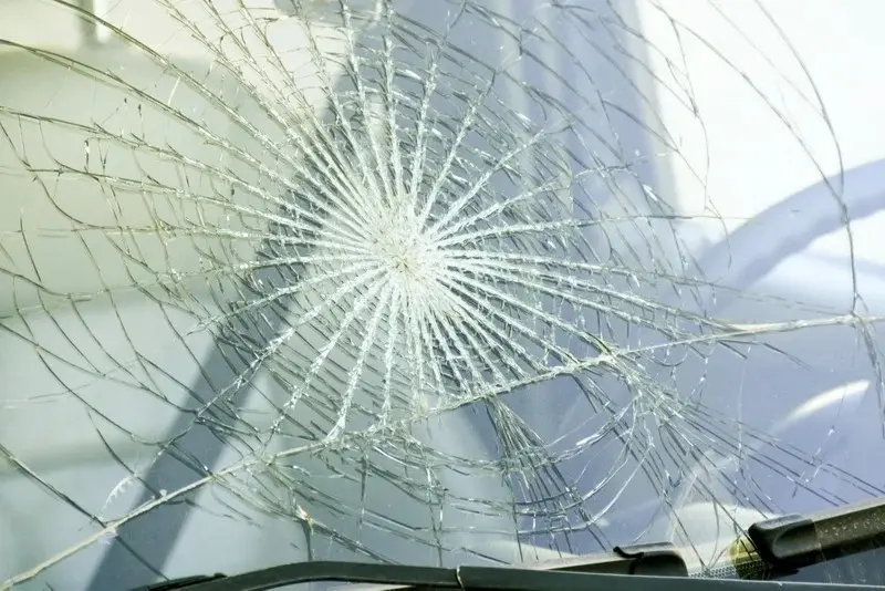 How Do Windshield Cracks and Chips Affect Vehicle Safety in Red Wing?