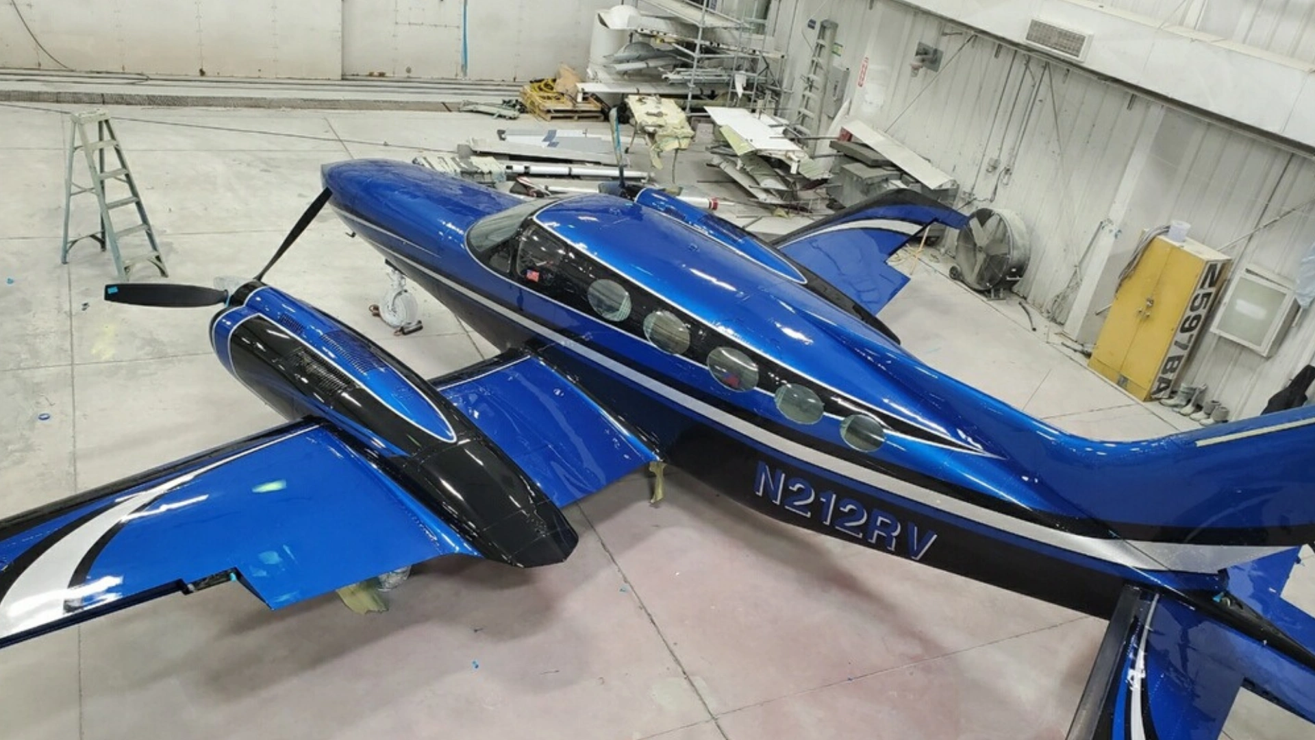JetPro Finish Two Tone Scheme and Custom Graphics services JetPro Finish Two Tone Scheme and Custom Graphics services