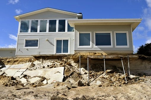 What Type of Damages Can a Hurricane Cause?