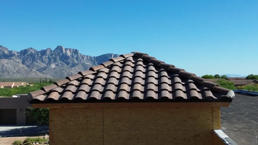 A professionally maintained tile roof in Tucson with cool roof coating applied to withstand intense summer heatwaves and UV damage.
