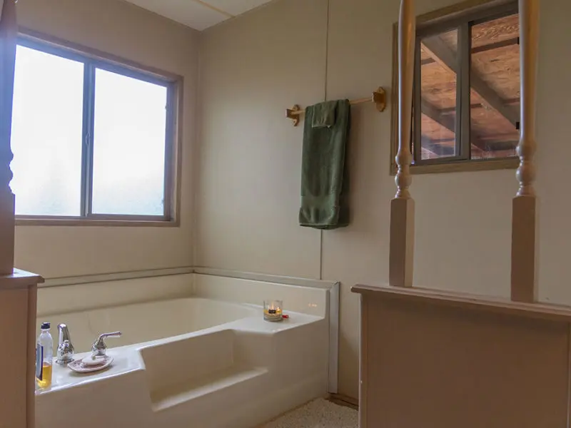 bathroom-tub