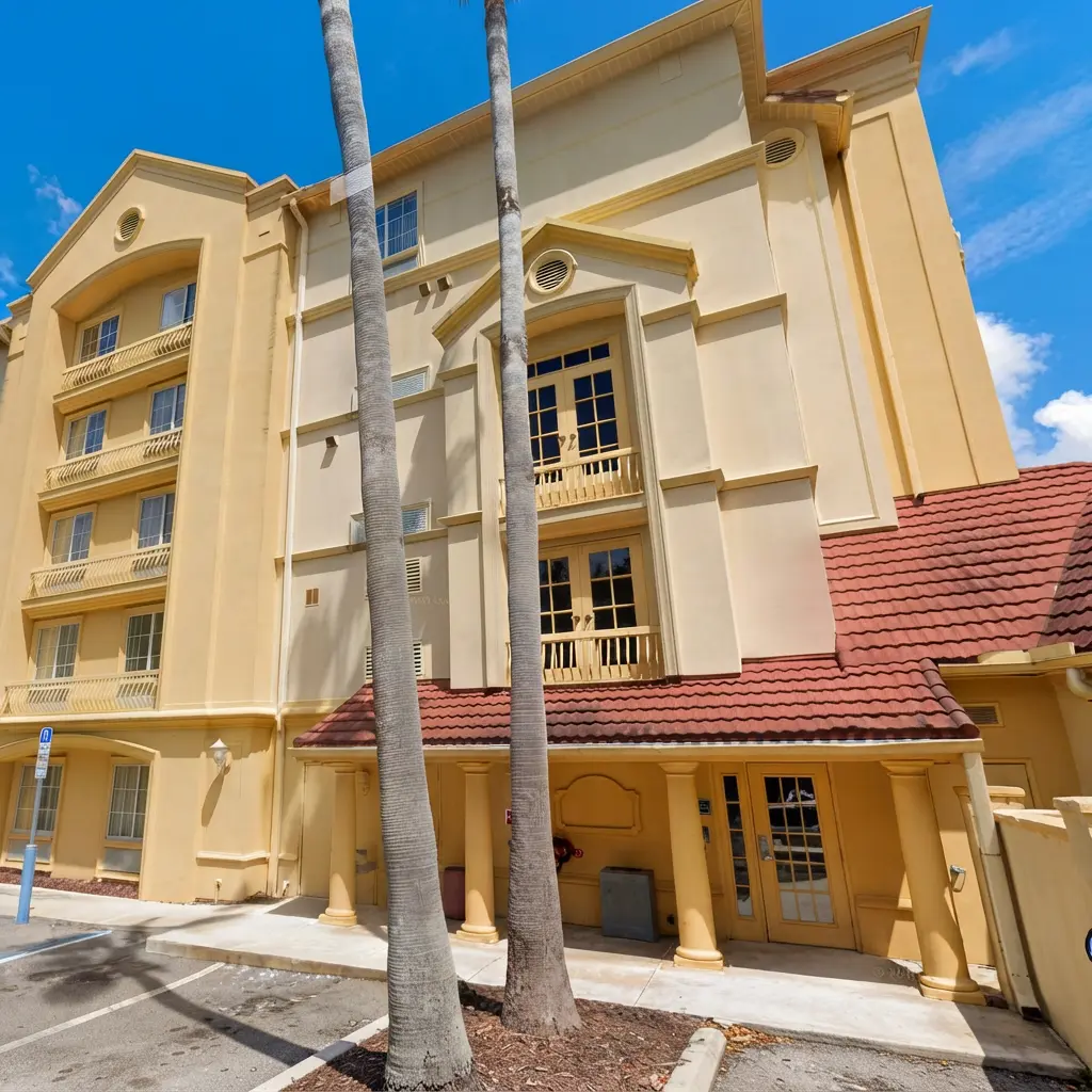 Apartment Complex Pressure Washing Tampa, FL