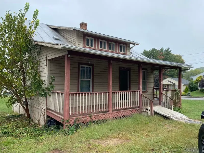 3/1 with Lot Splitting Potential in Roanoke, VA!