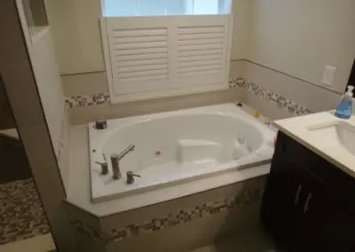bathroom tub