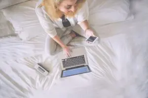 girl-on-cell-phone