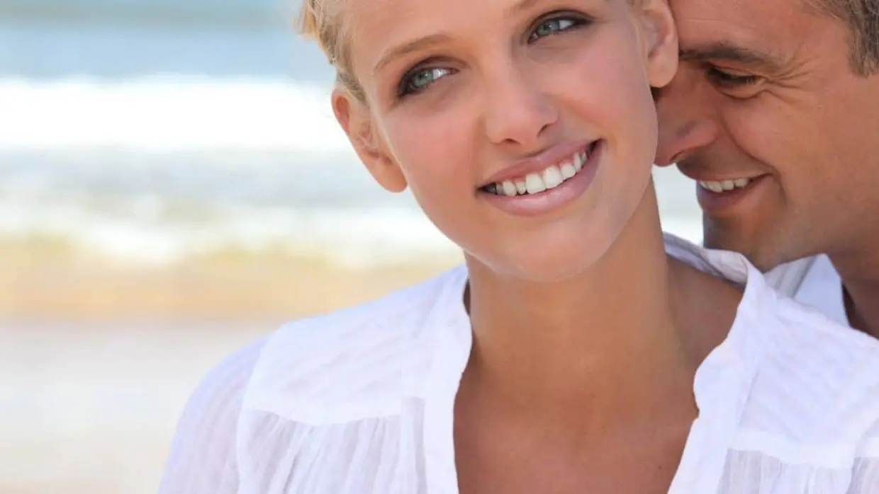 Top 5 ways to maintain a youthful appearance A smiling man and woman