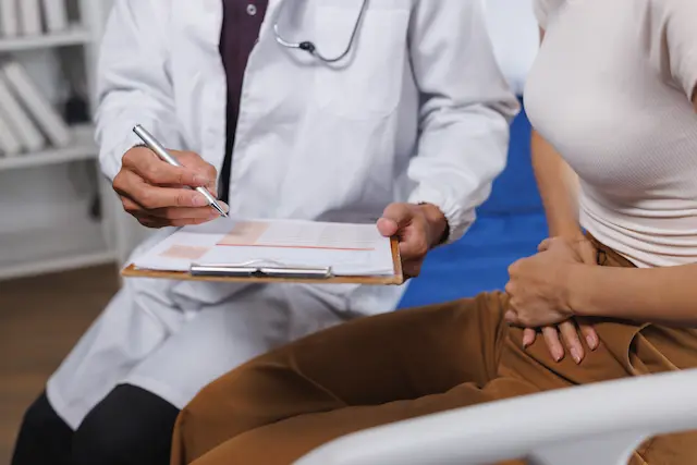 doctor-explaining-medical-results-to-patient-with-endometriosis