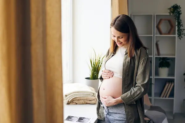 expecting-woman-with-ultrasound-photo-smiling-in-h-2026