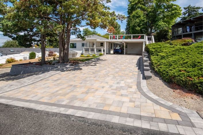 paver patio contractors Longview creating a beautiful residential patio