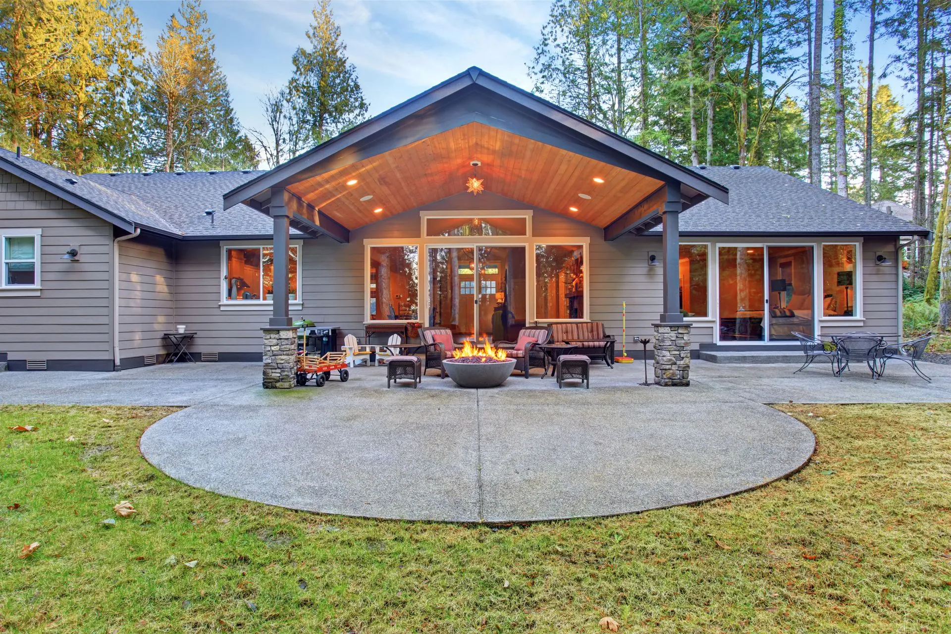 What Can a Concrete Patio Paving Service Do for Your Home
