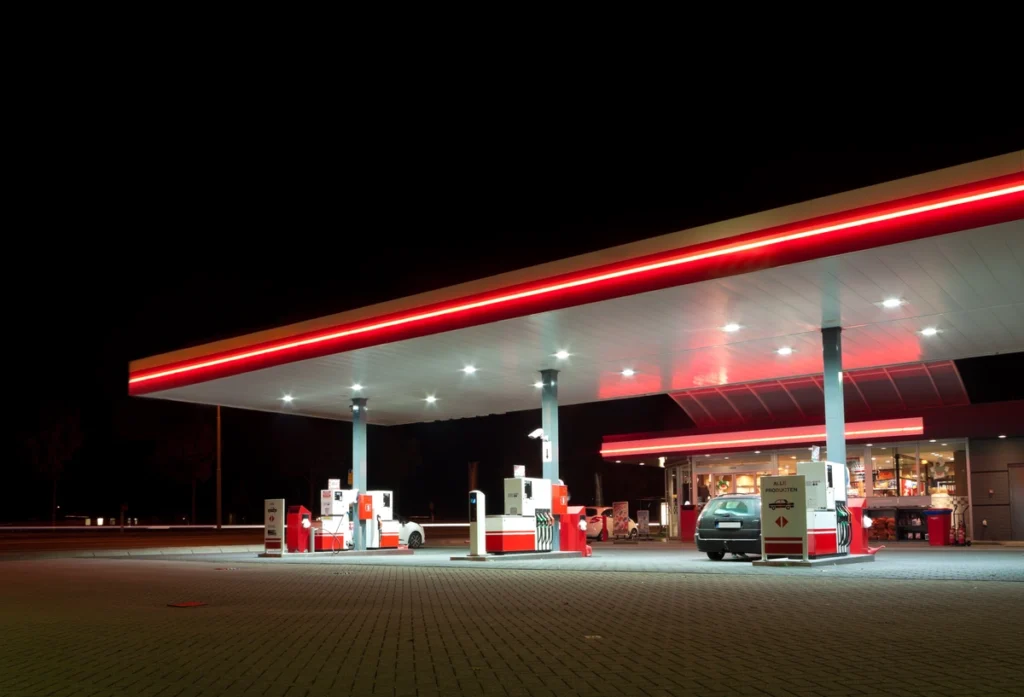 how much does it cost to build a gas station