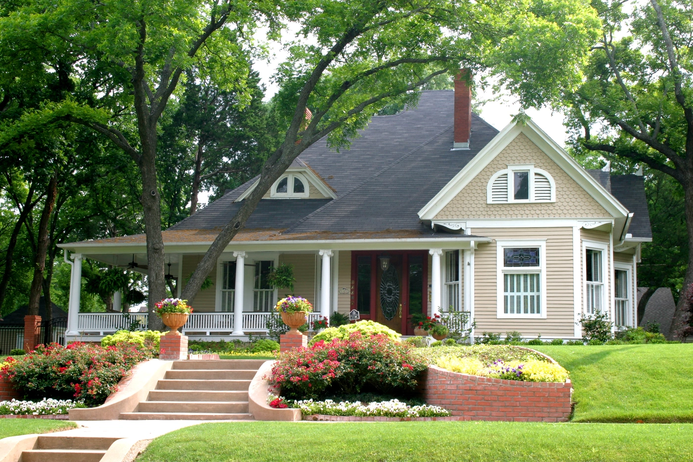 asphalt shingle roofing on local carmi residential home with gable roof