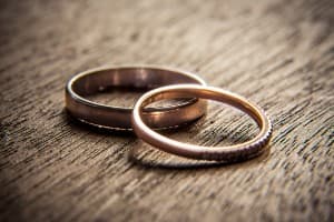a representation of the benefits of waiting until your 10 year anniversary to get divorced 