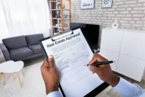 New York real estate appraiser appraising house in divorce
