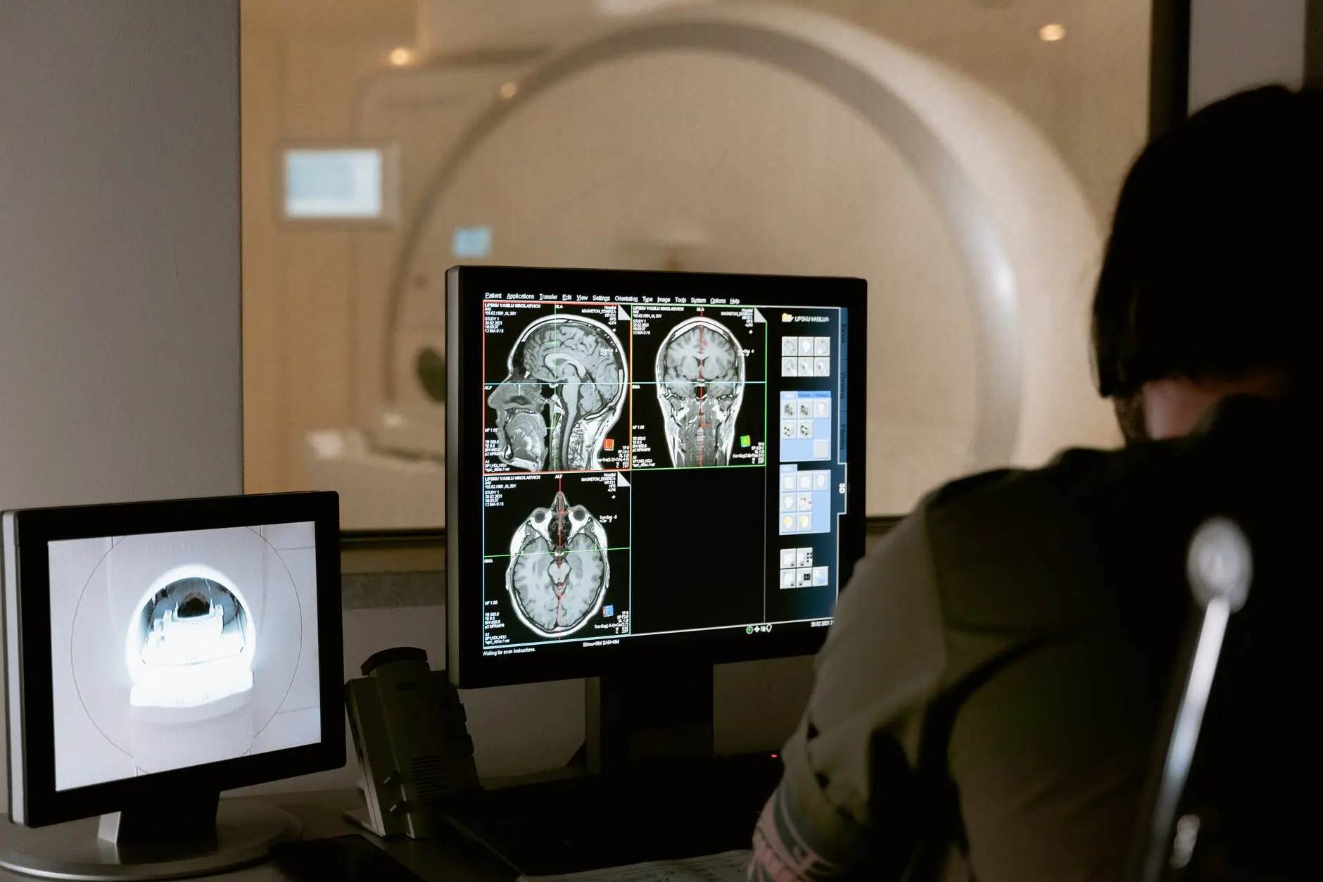 Understanding MRI Scans With and Without Contrast
