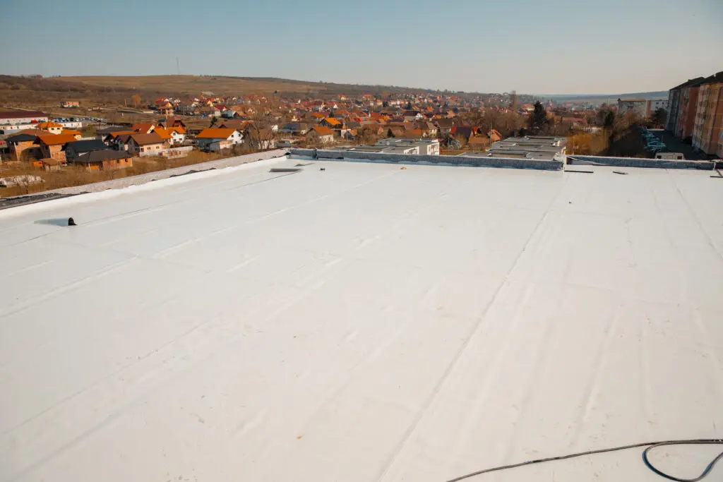 Flat roof with hot air welded pvc membrane waterproofing for ballasted system
