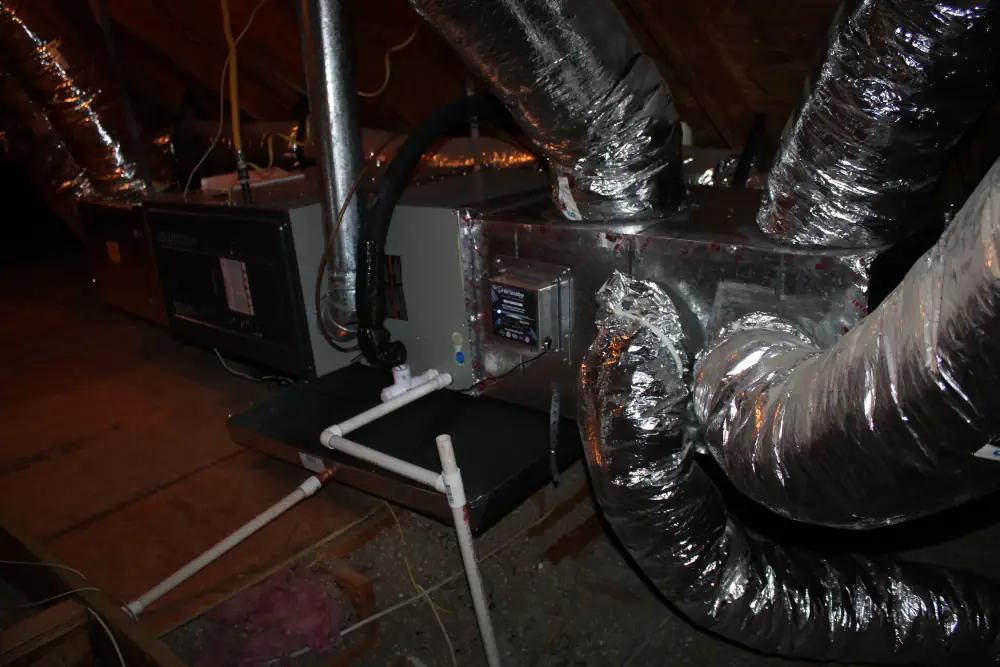 Duct replacement services in Fort Worth - Picture of newly installed ducts in a For Worth home.