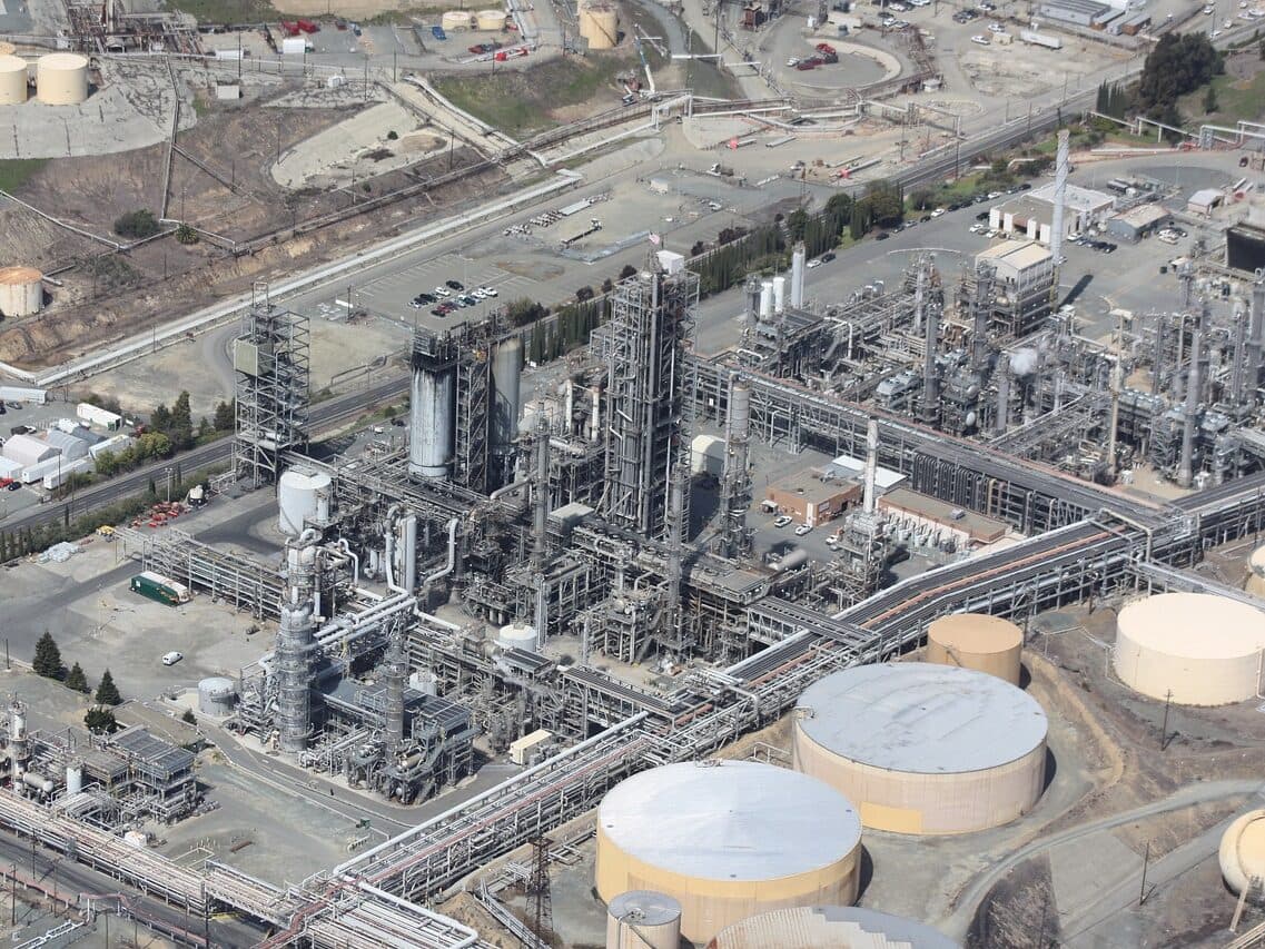refinery-oil-aerial-109025-edited | Sly Air Pollution Control refinery-oil-aerial