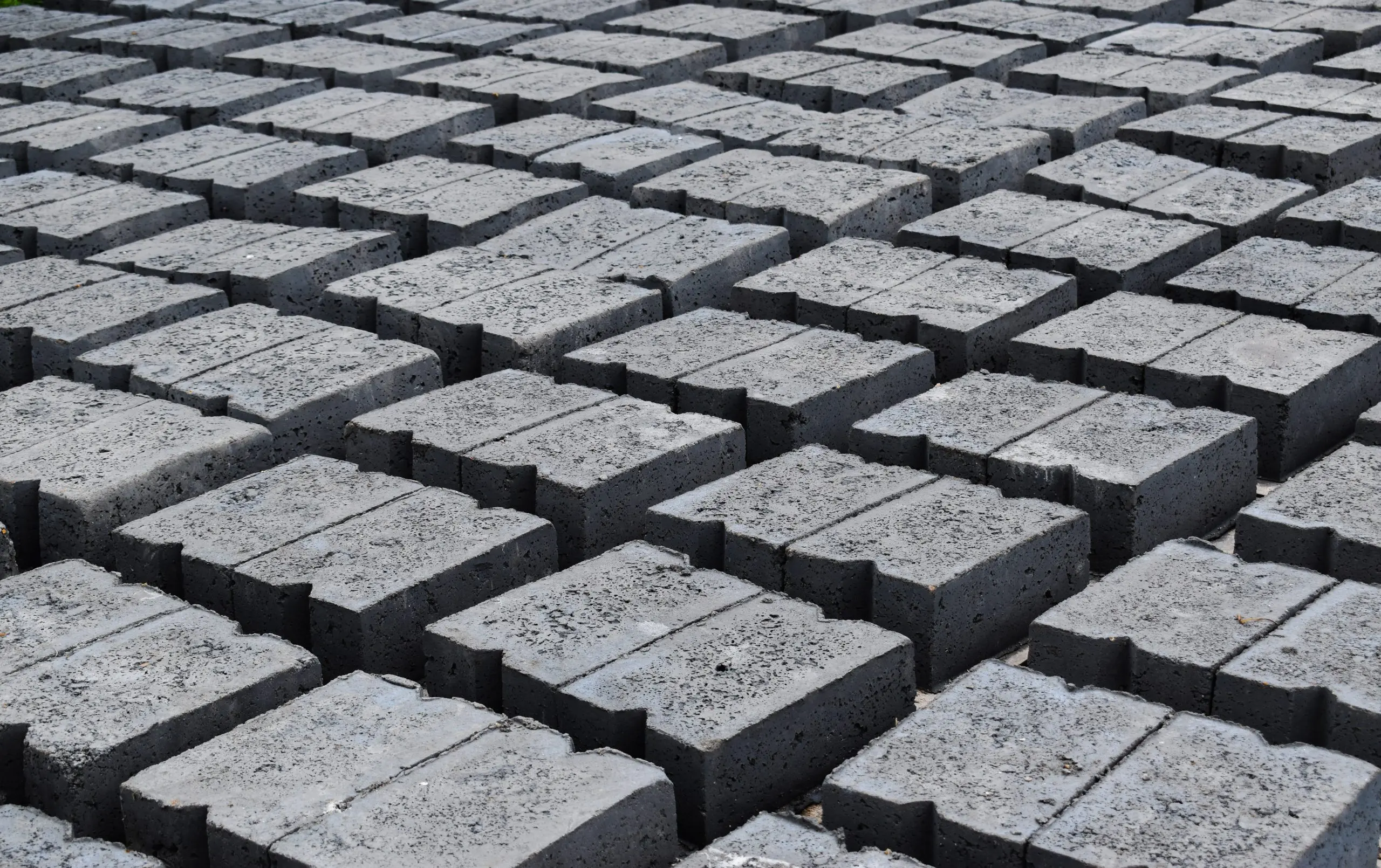 Fly,Ash,Bricks,Drying,Outdoors,In,Line | Sly Air Pollution Control Ladrillos de cenizas volantes