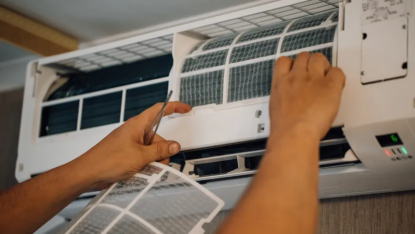 Diagram explaining how an air conditioning system works and cools a home