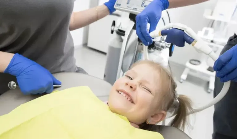 little-girl-at-dentist-office-woodbury-mn-art-science-family-dentistry