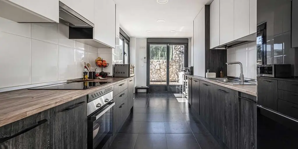 how long does a kitchen remodel take