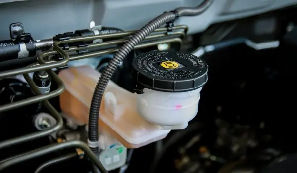 Brake fluid reservoir