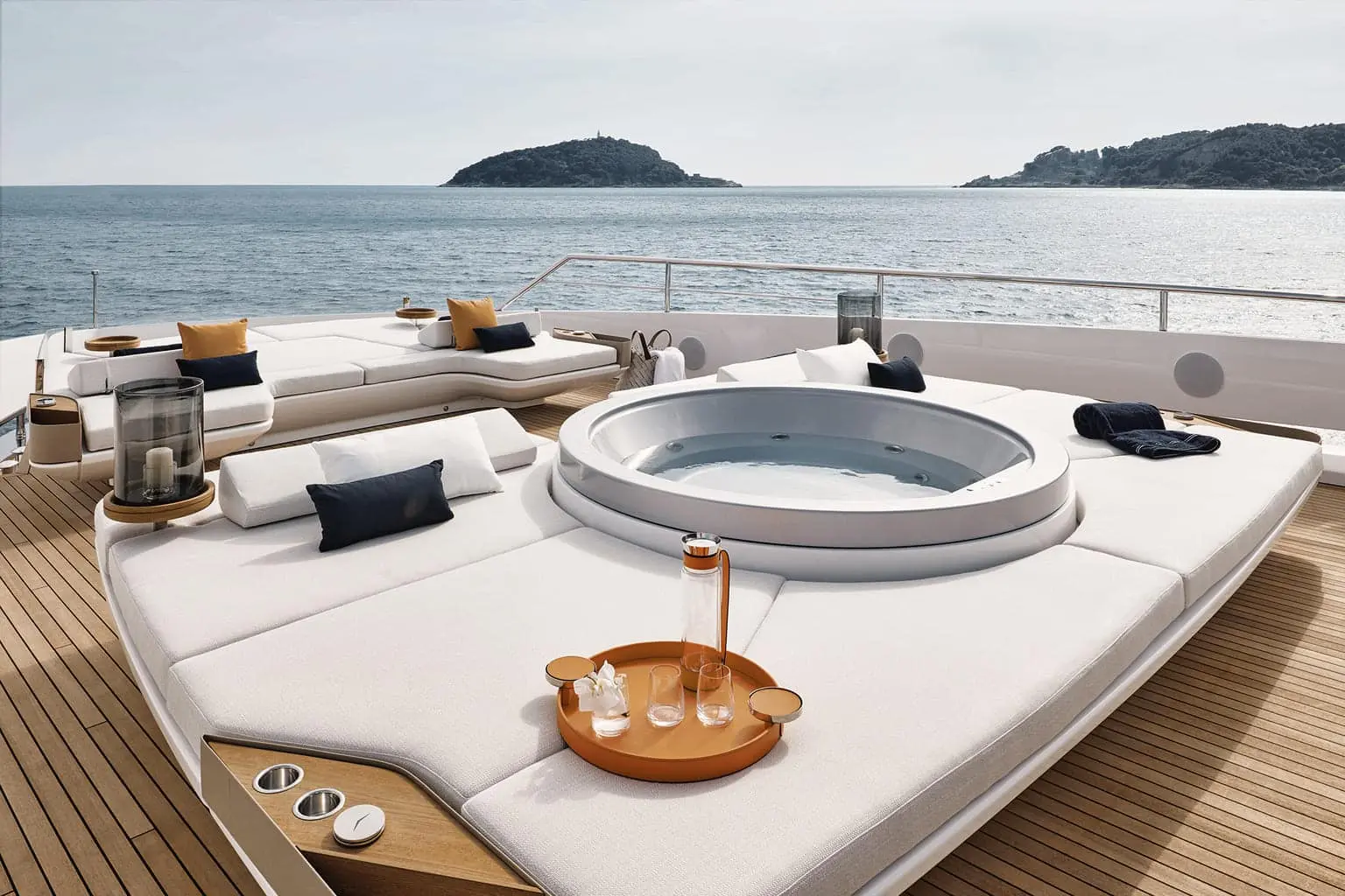 Grande Trideck foredeck jacuzzi and sunpads, shipyard photo
