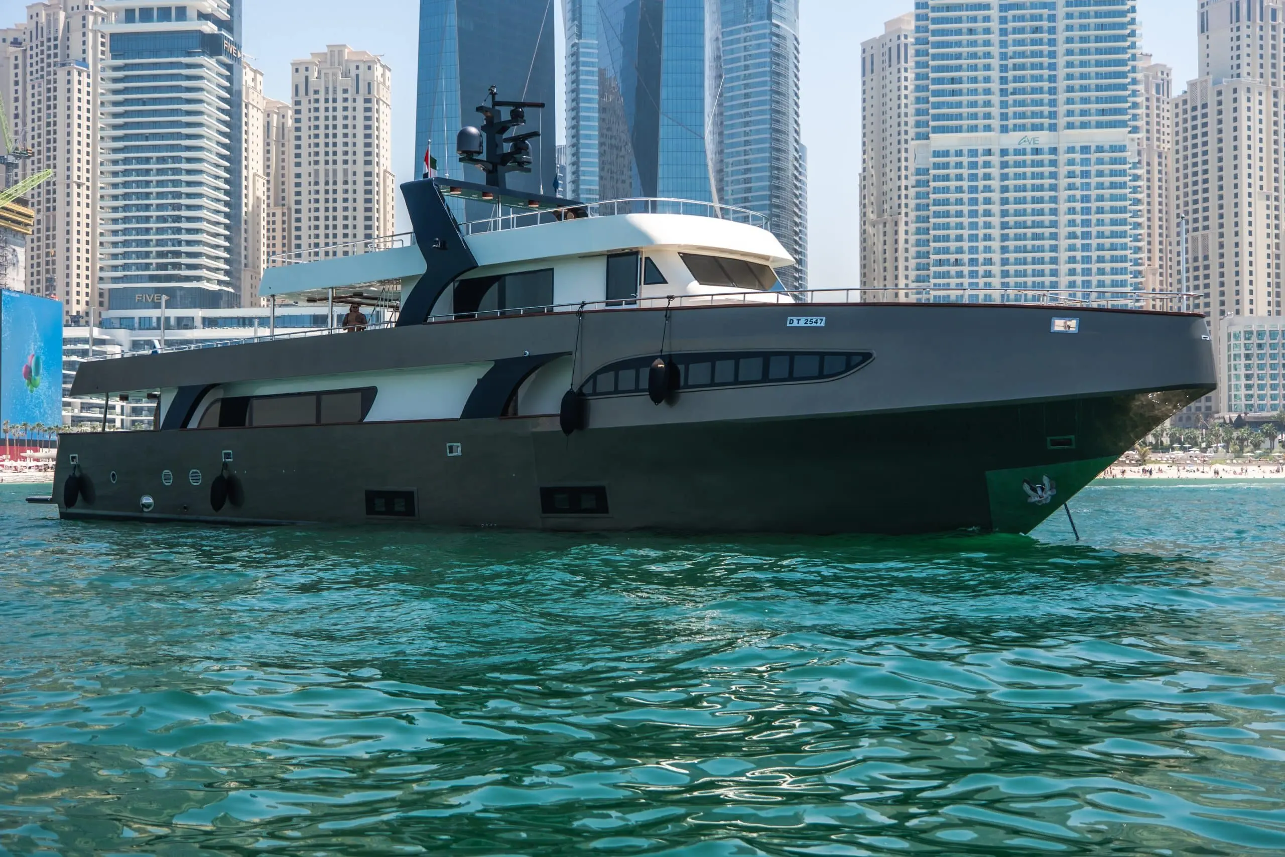 Luxury spa pool on Sapphire 150 Yacht Dubai charter