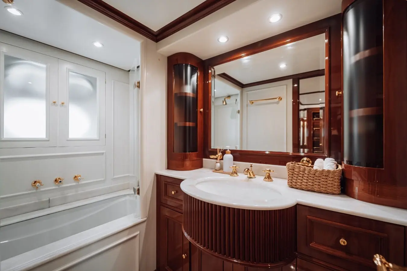 Benetti 30m guest bathroom, broker photo