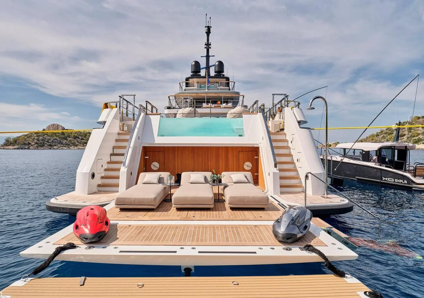 Sanlorenzo 500EXP beach club and swim platform at anchor, broker photo