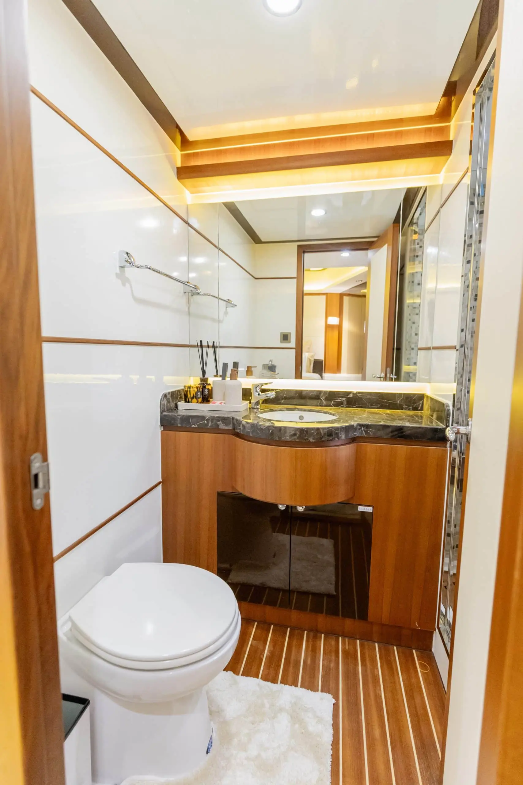 Cante 97 yacht bathroom vanity with mirror and storage cabinets