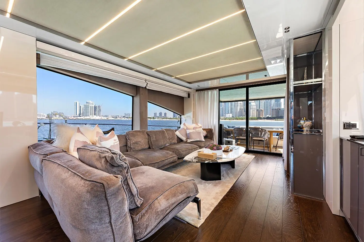 Cranchi Settantotto 78 saloon with panoramic windows and velvet sofas