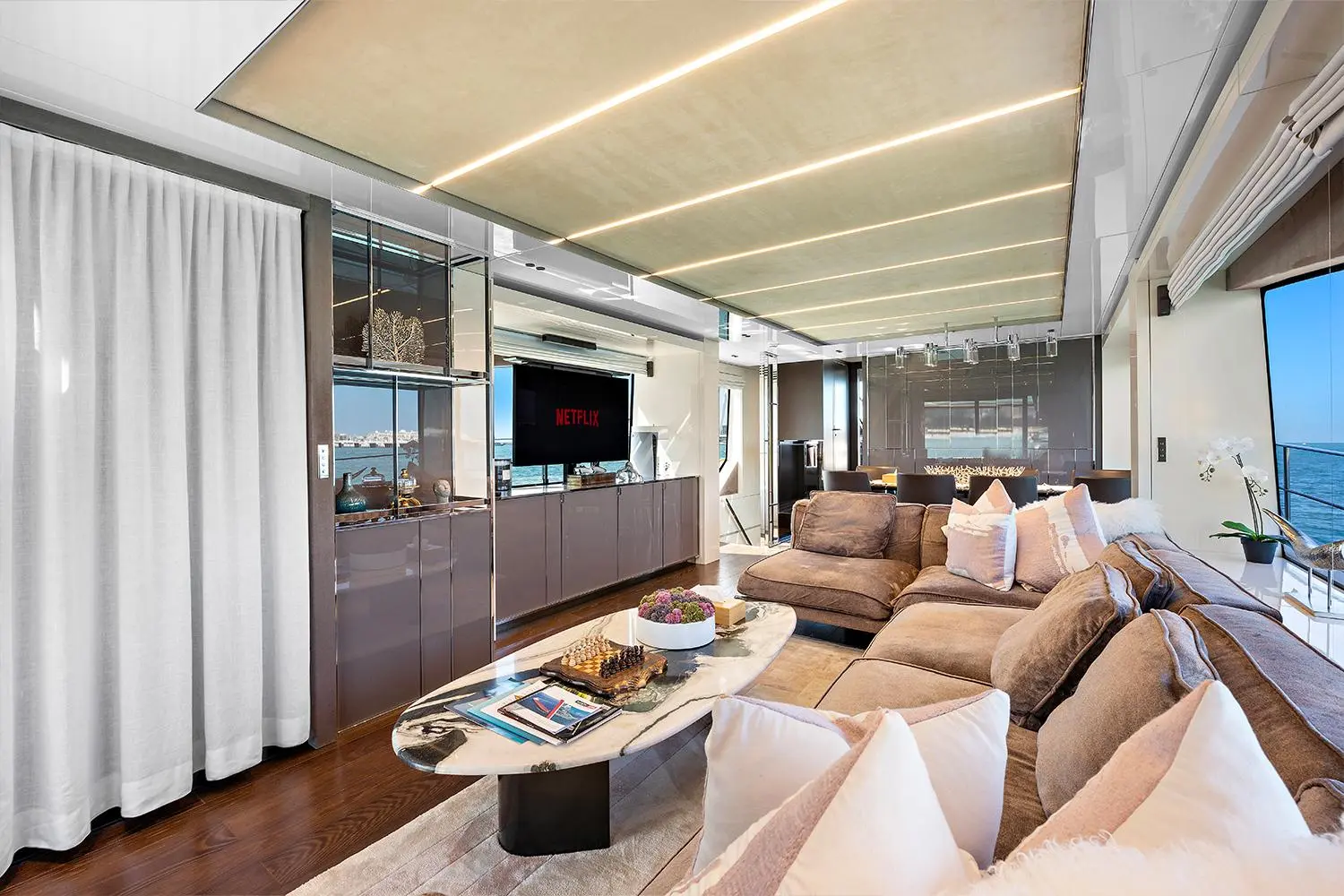 Cranchi Settantotto 78 main saloon lounge with television and marble table