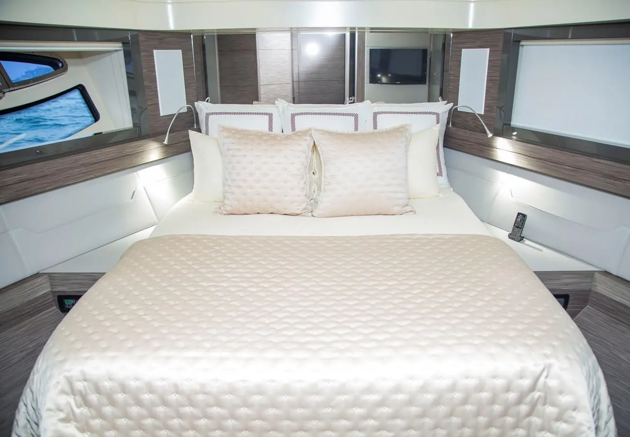 Pershing 82 guest double cabin with television and porthole