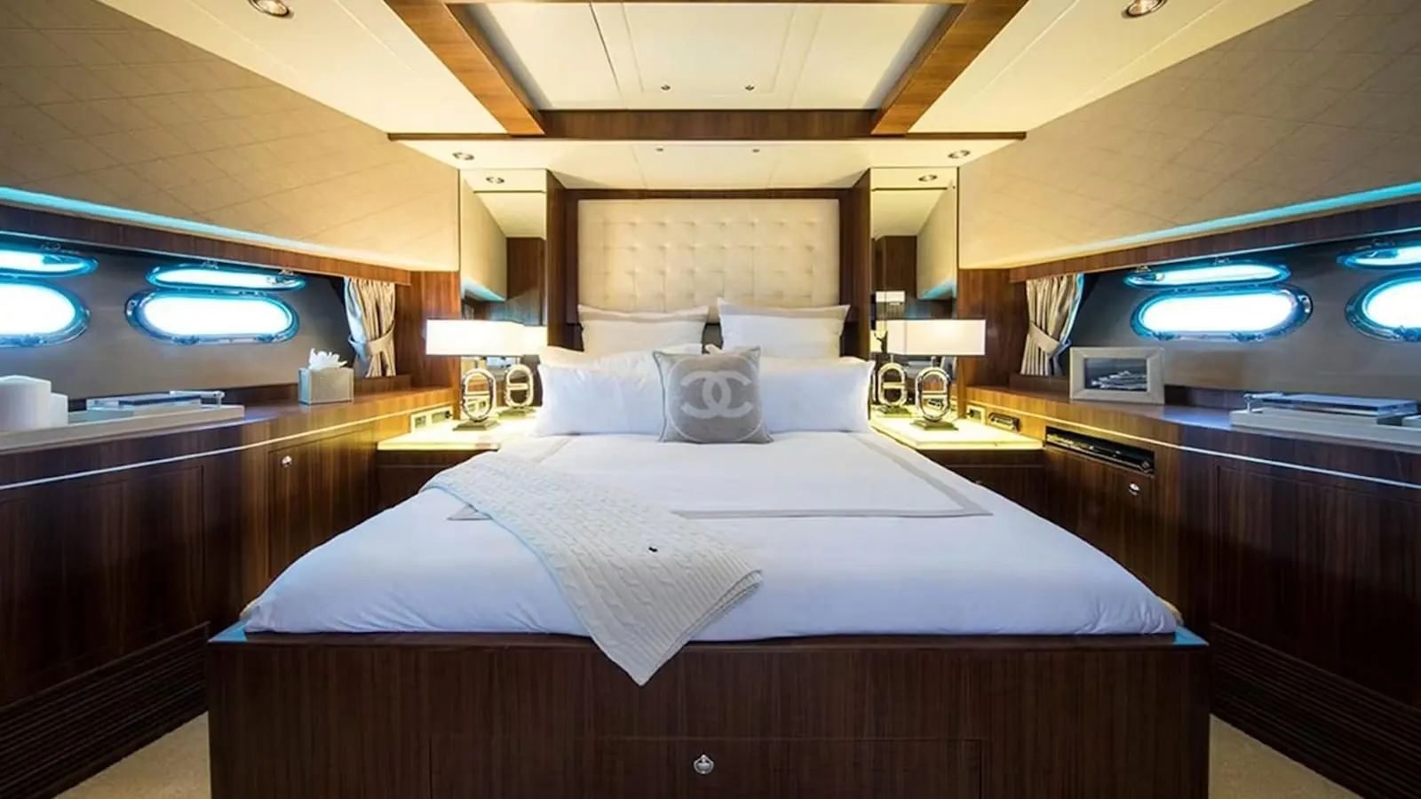 Zeta 100 yacht master cabin with king size bed and luxury interior
