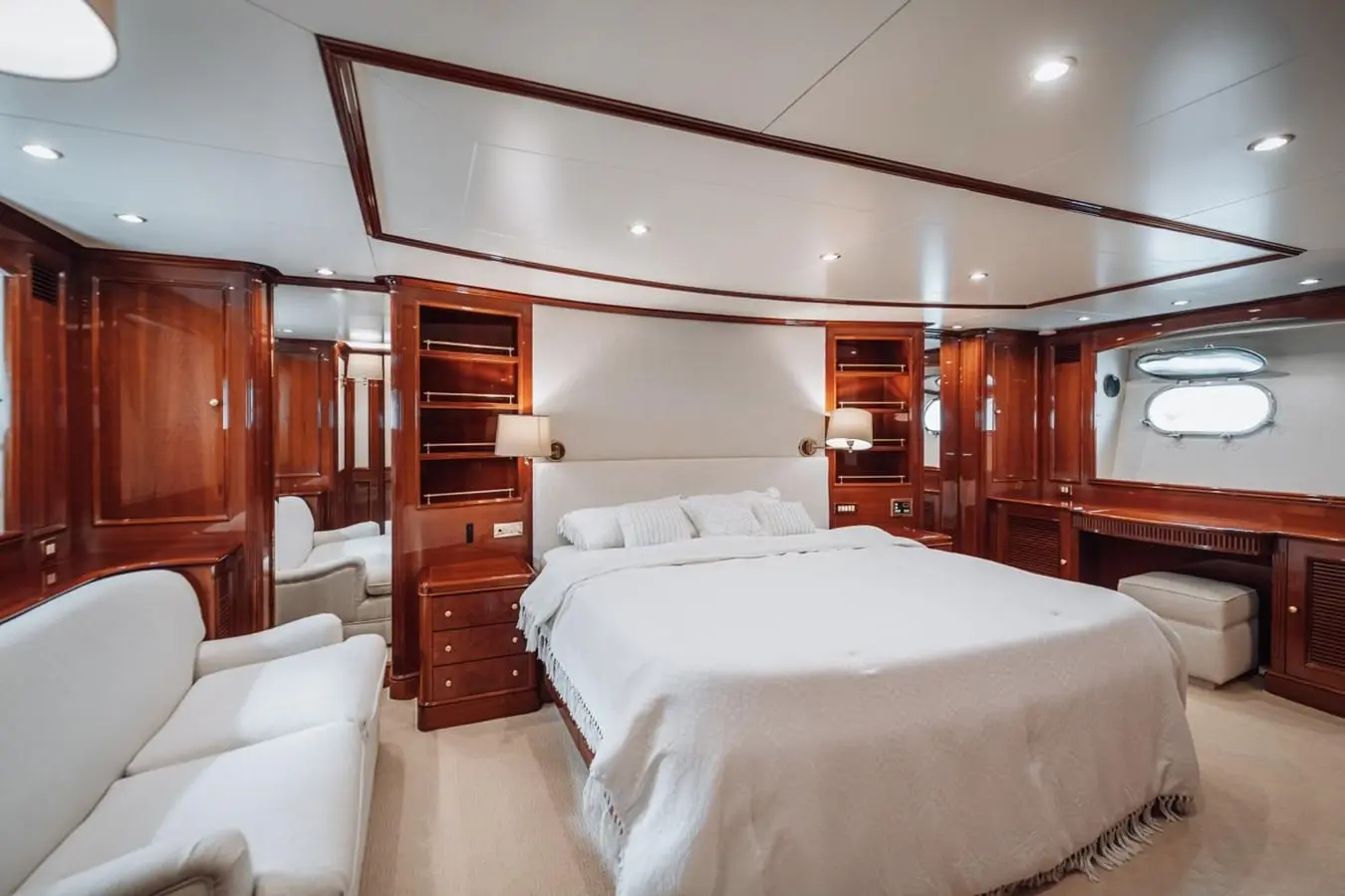 Benetti 30m VIP double cabin, broker photo