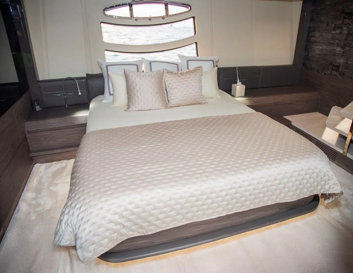 Pershing 82 full-beam master cabin with large hull window