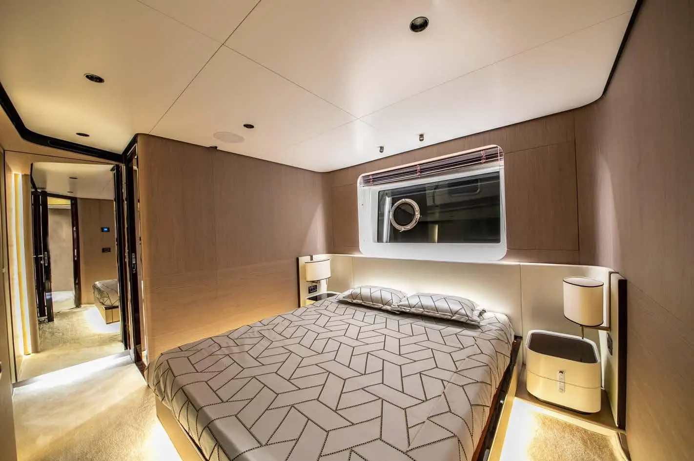 Azimut Grande 27M guest cabin with double berth, broker photo